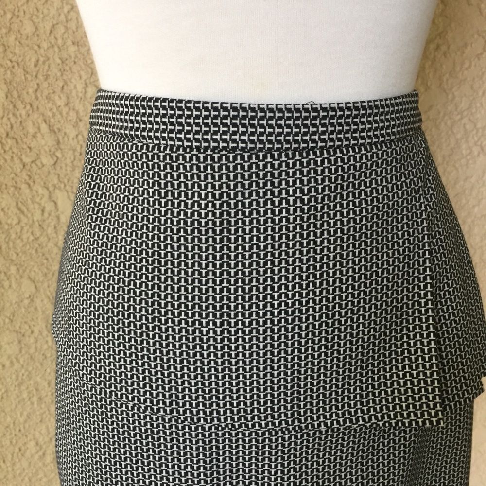 The Limited Black and White‎ Size 2